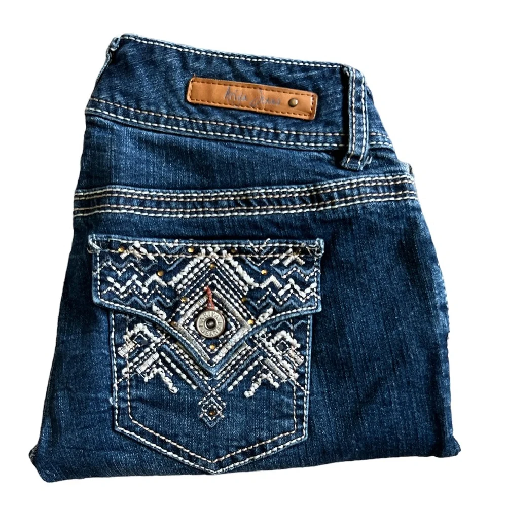 Ariya Jeans Women's Embroidered‎ Embellished Curvy Brand Bermuda Jean Shorts 7/8